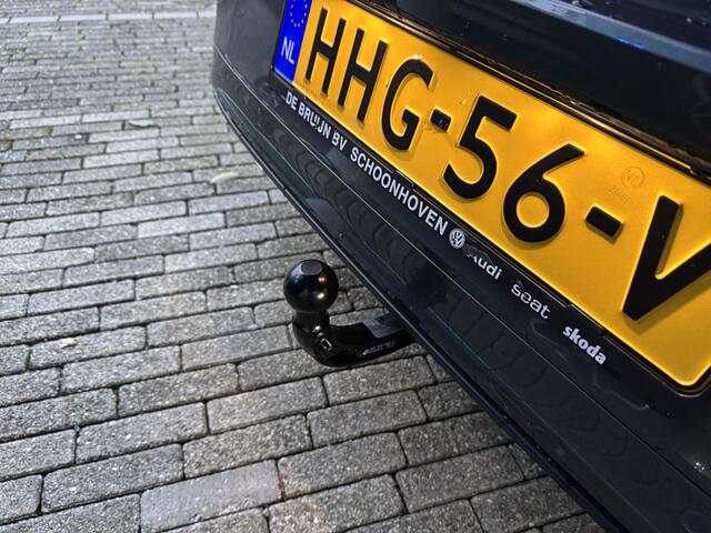 Volkswagen T-Roc 1.5 TSI 150pk DSG R-Line (Camera,IQ,Virtual,Lane,Side)