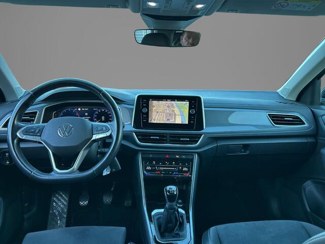 Volkswagen T-Roc 1.0 TSI Life Business Navigatie | Parkeersensoren V+A | Climatronic | Apple Carplay of Android Auto | Virtual Cockpit | Privacy Glass