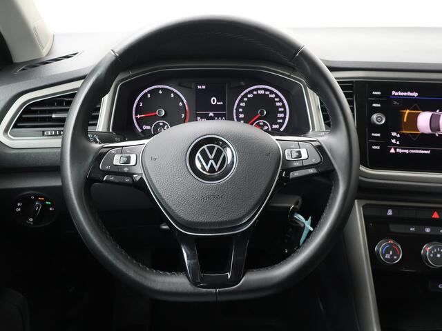Volkswagen T-Roc 1.0 TSI Style | 110 PK | Trekhaak | Achteruitrijcamera | Adaptive cruise control |