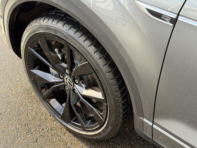 Volkswagen T-Roc 1.5 TSI R-Line | Black style | Panoramadak | 19 inch | Camera | Keyless | Dode hoek | Rijklaar incl. garantie