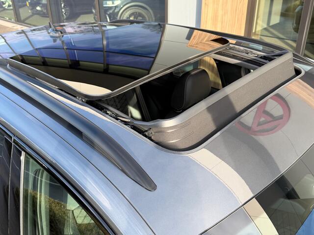 Volkswagen T-Roc 1.5 TSI R-Line | Black style | Panoramadak | 19 inch | Camera | Keyless | Dode hoek | Rijklaar incl. garantie