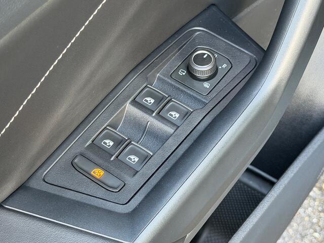 Volkswagen T-Roc 1.5 TSI R-Line | Black style | Panoramadak | 19 inch | Camera | Keyless | Dode hoek | Rijklaar incl. garantie