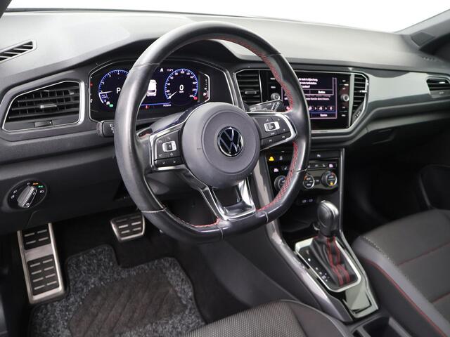 Volkswagen T-Roc 1.5 TSI Sport | 150 PK | Automaat | Trekhaak | Panoramadak | Adaptive cruise control |