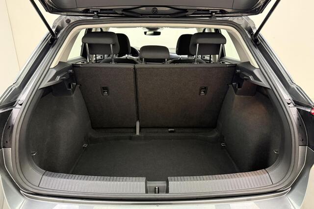 Volkswagen T-Roc 1.0 TSI 115 PK | Airco | DAB Radio | Lichtmetalen velgen | Parkeersensoren voor en achter | Cruise control | licht & Regensensor