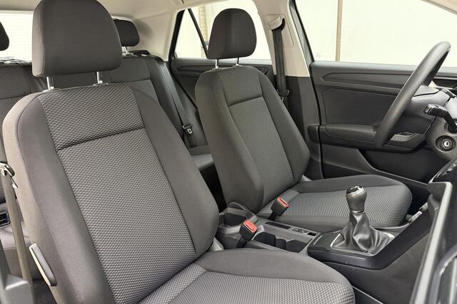 Volkswagen T-Roc 1.0 TSI 115 PK | Airco | DAB Radio | Lichtmetalen velgen | Parkeersensoren voor en achter | Cruise control | licht & Regensensor