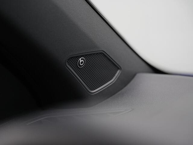 Volkswagen T-Roc Cabrio 1.5 TSI 150 pk DSG R-Line Edition Blue Plus | Trekhaak | Leder | Adaptief onderstel | Beats | Stuur-/stoelverwarming