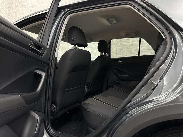 Volkswagen T-Roc 1.5 TSI 150pk DSG | ACC | Origineel NL | BOVAG Garantie | Trekhaak 1500kg | Camera | Lane Assist | Groot Navi | Carplay | Climate Control | Getint Glas | 17'' | Adaptieve Cruise Control | Parkeercamera | Caravantrekker!