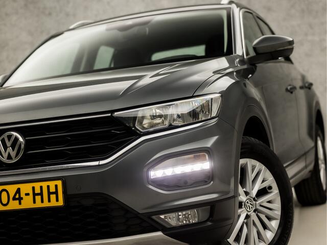 Volkswagen T-Roc 1.5 TSI Sport 150Pk Automaat (APPLE CARPLAY, GROOT NAVI, ADAPTIVE CRUISE, SPORTSTOELEN, PARKEERSENSOREN, LANE ASSIST, NIEUWE APK, NIEUWSTAAT)