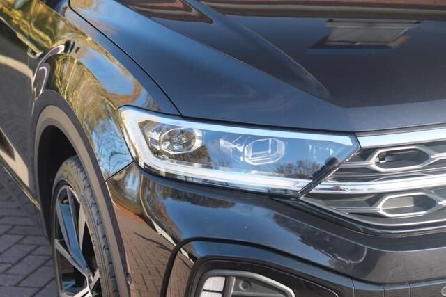Volkswagen T-Roc 1.5 TSi 150pk DSG R-Line Black Edition | Black Style | App Connect | Panoramadak | Camera | Keyless | Elektrische Achterklep | Matrix LED | Winter Pakket