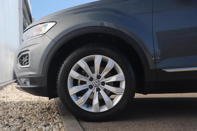 Volkswagen T-Roc 1.0 TSI Sport Virtual 17 inch Keyless Navigatie Achteruitrijcamera Carplay Android Adaptive Cruise Lane Assist Full LED Getint Glas