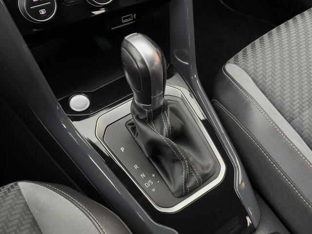 Volkswagen T-Roc 1.5 TSI AUT7 R-LINE-SPORT NAVI CAMERA DIGI-DASH LED LMV PDC