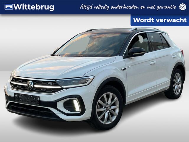 Volkswagen T-Roc 1.5 TSI DSG R-Line / Lederen Bekleding / Zwart Dak / Elek. Verstelbare Bestuurdersstoel met Memory / Afneembare trekhaak / Virtual cockpit Pro / 19'' LMV / Camera / IQ LED / Stuur en Stoelverwarming / Keyless /
