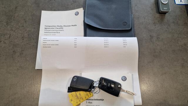 Volkswagen T-Roc 1.0 TSI Style, Stoelverwarming, NL Auto!