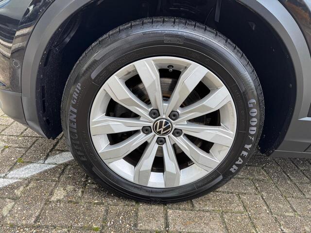Volkswagen T-Roc 1.5 TSI Sport | LED | Camera | Navi | Cruise C. | St.kachel |