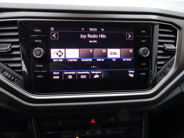 Volkswagen T-Roc 1.5 TSI Style Airco, navigatie, carplay, trekhaak, licht metalen velgen, parkeersensoren, automaat, enz.