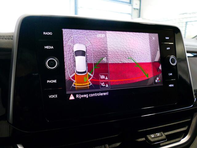 Volkswagen T-Roc ?NIEUWE AUTO? 1.5 TSI 150PK R-LINE EVO IQ LIGHT ALCANTARA ELEK.KLEP CARPLAY STOEL/STUUR VERW. 18"LMV VIR.COCKPIT RLINE R LINE "Volkswagen rijden begint bij Topautos.nl - 75 topmodellen direct op voorraad!"