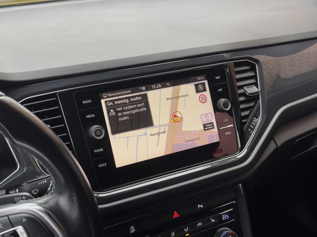 Volkswagen T-Roc 1.5 TSI AUT7 R-LINE-SPORT NAVI CAMERA DIGI-DASH LED LMV PDC