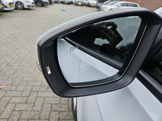 Volkswagen T-Roc 1.5 TSI Style Business