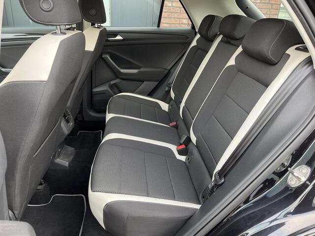 Volkswagen T-Roc 1.5 TSI Sport VIRTUAL DASBOARD | LED | TREKHAAK | ELEC. A. KLEP | ADAPTIVE CRUISE CONTROL | CAMERA | APPLE/ANDROID CARPLAY