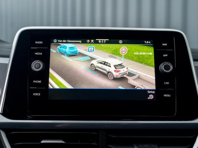 Volkswagen T-Roc 1.5 TSI Life Edition | IQ Light | Navi | Stoelverw. | Trekhaak afnb. | Prijs Rijklaar!!