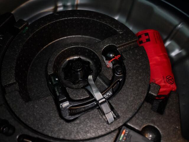 Volkswagen T-Roc 1.5 TSI Life Edition | IQ Light | Trekhaak afnb. | Navi | Stoelverw. | Prijs Rijklaar!!