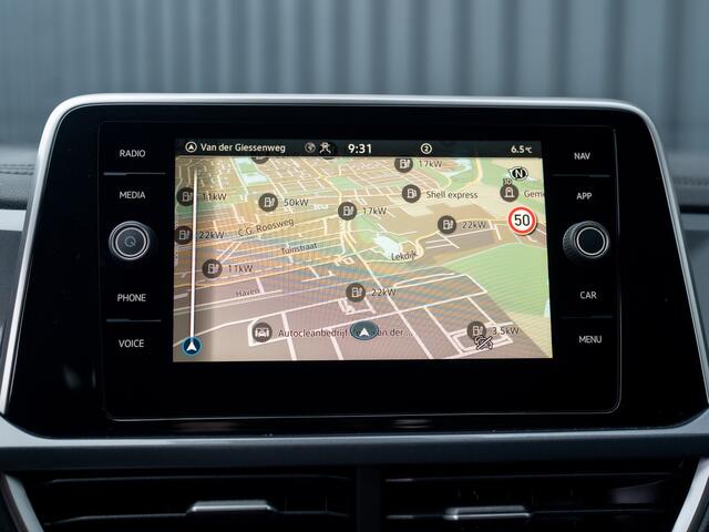 Volkswagen T-Roc 1.5 TSI Life Edition | IQ Light | Trekhaak afnb. | Navi | Stoelverw. | Prijs Rijklaar!!