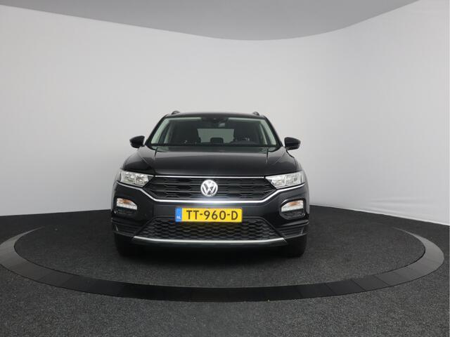 Volkswagen T-Roc 1.5 TSI Sport | Trekhaak | Stoel verwarmd | Stuur verwarmd |