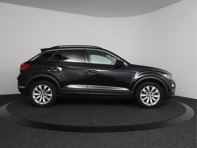 Volkswagen T-Roc 1.5 TSI Sport | Trekhaak | Stoel verwarmd | Stuur verwarmd |