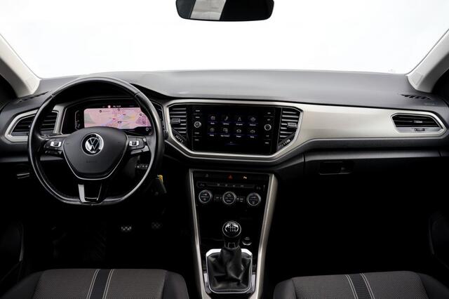 Volkswagen T-Roc 1.0 TSI Style - 110 pk **Active info / Trekhaak / Navi / ACC