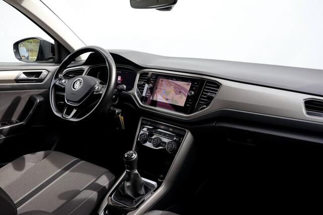 Volkswagen T-Roc 1.0 TSI Style - 110 pk **Active info / Trekhaak / Navi / ACC