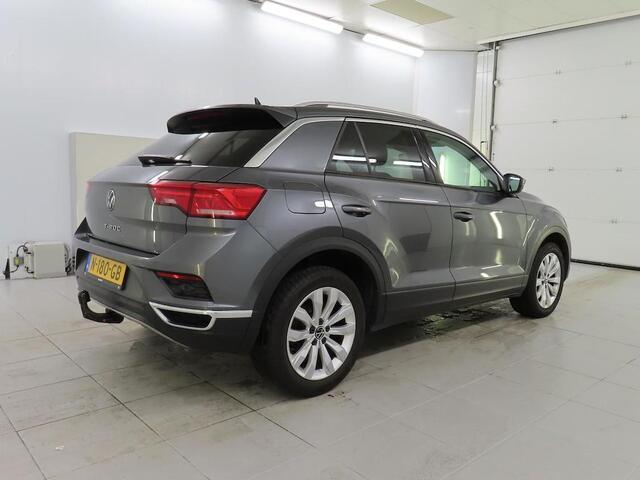 Volkswagen T-Roc 1.5 TSI STYLE BUSINESS I AUTOMAAT I TREKHAAK I P-CAMERA I STOELVERWARMING