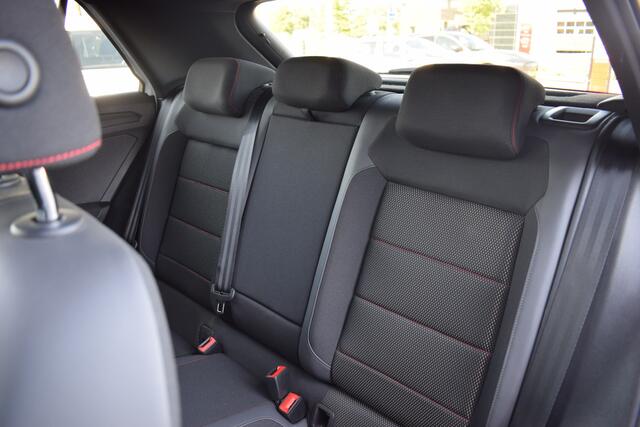 Volkswagen T-Roc 1.5 TSI Sport Business R | Pano | Half Leer | Virtual | Apple CarPlay