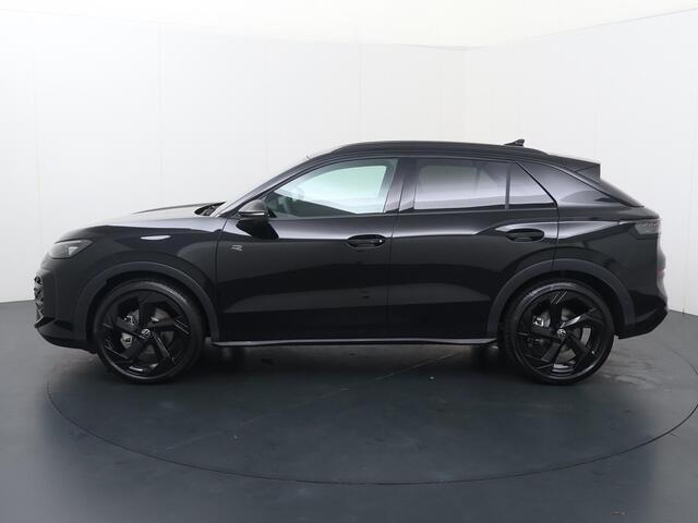 Volkswagen T-Roc R-Line First Edition 1.5 eTSI 110 kW / 150 PK DSG | Black Style | Elektr. achterklap | Assistance pakket | Multimedia pakket | LED Matrix |