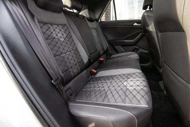 Volkswagen T-Roc 1.5 TSI R-Line Edition | Adapt cruise | Panorama dak | 18" Lmv |