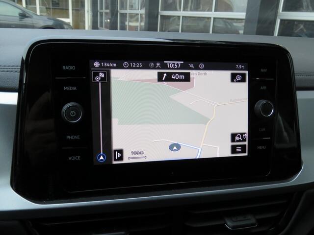 Volkswagen T-Roc 1.0 TSI 115pk LIFE / Navi / Carplay / Adap.cruise / Inparkeerhulp / BOVAG garantie