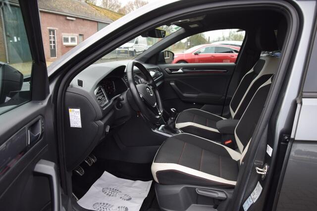 Volkswagen T-Roc 1.5 TSI 150PK SPORT! TREKHAAK/ADAP.CRUISE/LED