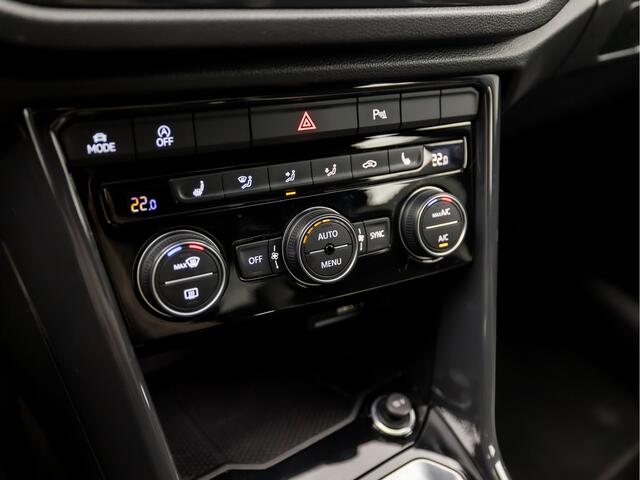 Volkswagen T-Roc 1.5 TSI Sport 150Pk Automaat (VIRTUAL COCKPIT, APPLE CARPLAY, GROOT NAVI, CLIMATE, LEDER, STOELVERWARMING, LED KOPLAMPEN, ZWART HEMEL, GETINT GLAS, CAMERA, ADAPTIVE CRUISE, NIEUWSTAAT)