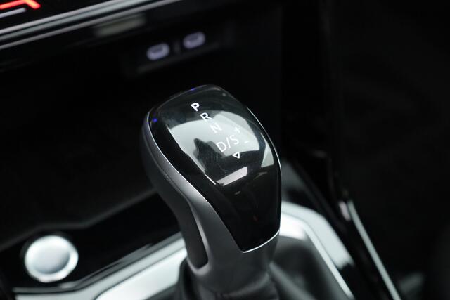 Volkswagen T-Roc 1.5 TSI R-Line Black Style | Pano | Adapt. Cruise | 19'' | IQ. Light | Camera | Afn. Trekhaak