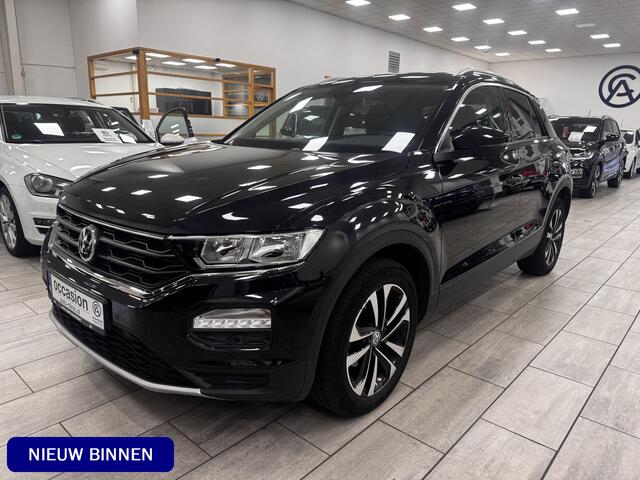 Volkswagen T-Roc UNITED 1.5 TSI 150pk DSG automaat WINTERPAKKET / CARPLAY / CRUISE