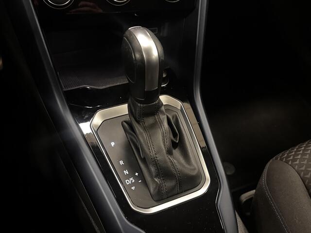 Volkswagen T-Roc UNITED 1.5 TSI 150pk DSG automaat WINTERPAKKET / CARPLAY / CRUISE