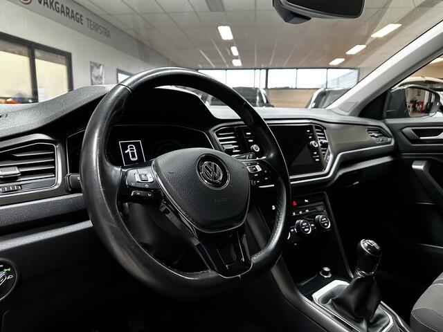 Volkswagen T-Roc 1.5 TSI Style Business/ Trekhaak!/ DAB+/ Apple+Android/ Elek.Klep/ LED Dagrijverl./ Clima/ Navi/ Cruise/ Bluetooth/ Multi.LEDER.Stuur/ Elek.Pakket/ Isofix/ PDC V+A.