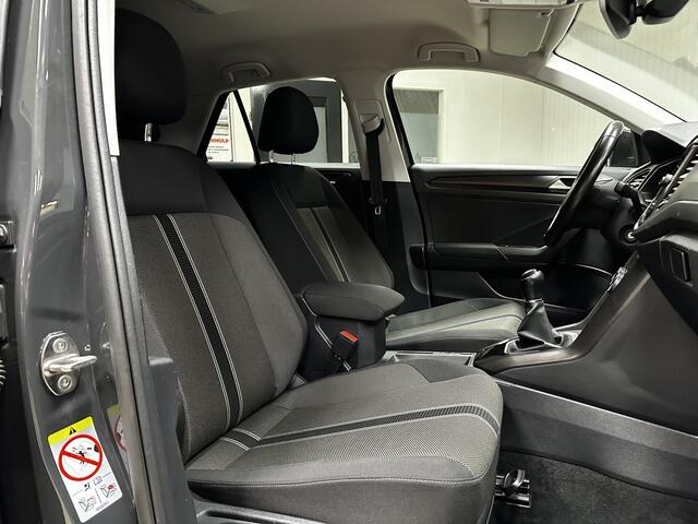 Volkswagen T-Roc 1.5 TSI Style Business/ Trekhaak!/ DAB+/ Apple+Android/ Elek.Klep/ LED Dagrijverl./ Clima/ Navi/ Cruise/ Bluetooth/ Multi.LEDER.Stuur/ Elek.Pakket/ Isofix/ PDC V+A.