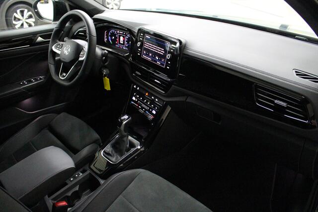Volkswagen T-Roc 1.5 TSI 150PK R-Line Blackstyle Navigatie | 18" Velgen Nevada | Climate Control | IQ-Light Led