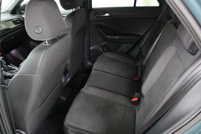 Volkswagen T-Roc 1.5 TSI 150PK R-Line Blackstyle Navigatie | 18" Velgen Nevada | Climate Control | IQ-Light Led