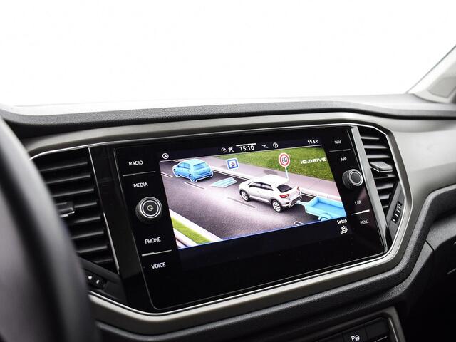 Volkswagen T-Roc 1.5 TSI 150pk DSG Sport Business R · Panoramadak · Camera · Afneembare Trekhaak · Stoelverwarming · Elek. Achterklep · Apple/Android Car Play ·