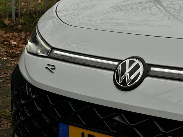 Volkswagen T-Roc 1.5 eTsi 150pk DSG R-Line First Edition / Demonstratieauto