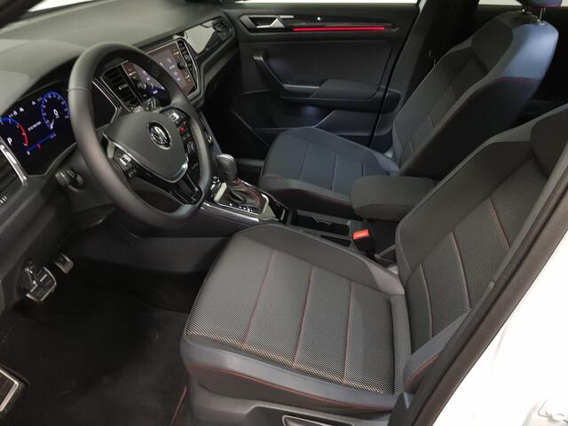 Volkswagen T-Roc 1.5 TSI Sport R-Line | Navigatie | Virtual Cockpit | Climate Control | DAB | Electrische Achterklep | 18"LMV | Stoelverwarming
