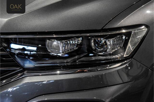 Volkswagen T-Roc 1.5 TSI Sport Aut. | Navigatie | Virtual Cockpit | Half Leder | Camera | 17"LM | NL Auto