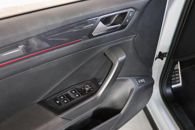 Volkswagen T-Roc 1.5 TSI Sport Panoramadak, ACC, Bluetooth, LED, Virtual,
