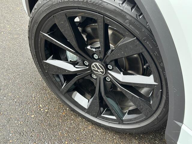 Volkswagen T-Roc 1.5 TSI R-Line | Black style | Panoramadak | 19 inch | Camera | Keyless | Dode hoek | Rijklaar incl. garantie